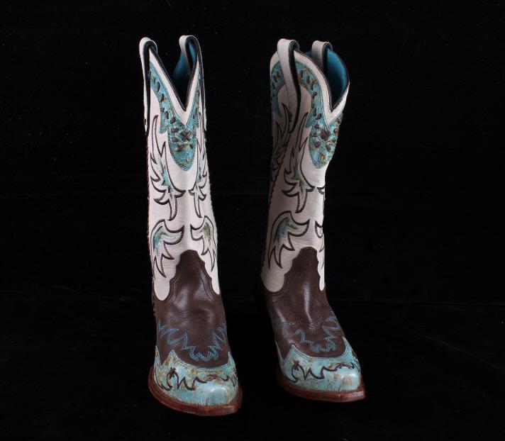 Tony Lama Womens Fancy Cowboy Boots: Offered in this lot is a like new pair of Tony Lama Womens Boots. These boots are a size 6 1/2 B. These boots have the classic pointed toe and stack heel. The front of the boot is a turquoise dyed lea