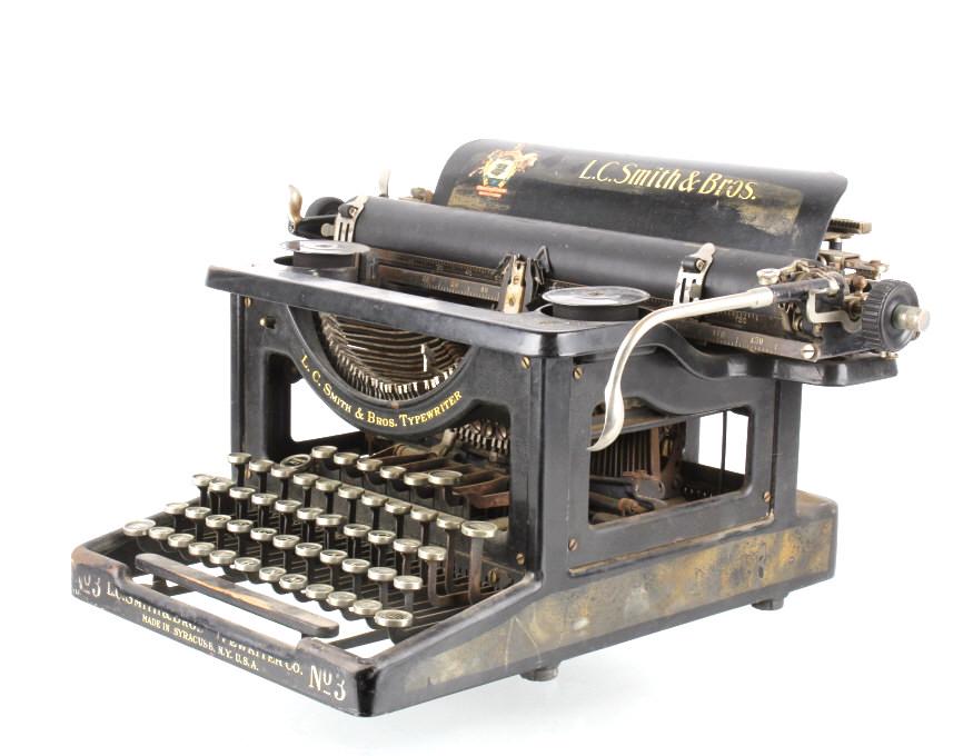 L.C. Smith & Bros No. 3 Typewriter Circa 1920's: For your consideration is this L.C. Smith & Bros No. 3 Typewriter Circa 1920's. he company originated in 1886, when the Smith Premier Typewriter Company was established by the brothers Lyman Cornelius