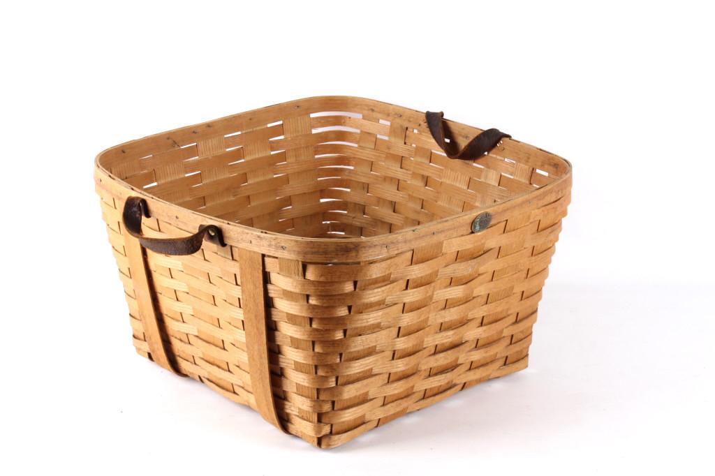 Peterboro Basket Co. Est. 1854 Birch Woven Basket: For your consideration is this Peterboro Basket Co. Est. 1854 birch woven basket. The basket is constructed from birch and tacked together with brass tacks and shows two leather handles and a bronze p