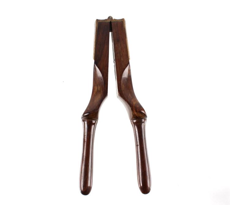 19th C. Will & Finck S.F. CAL Lemon Squeezer: For your consideration is this 19th century Will & Finck S.F. Cal lemon squeezer. Will & Finck began manufacturing knives in 1863, and they continued on with knife manufacturing to about the turn of t