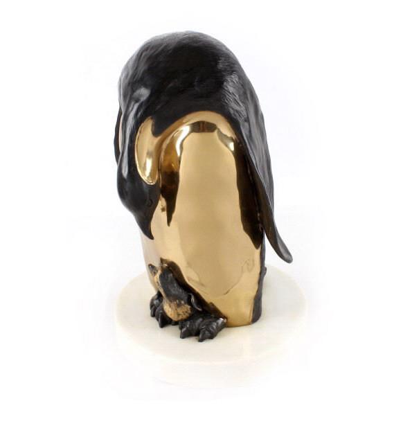 1984 Bunny Connell Emperor Penguin Bronze: For your consideration is this Emperor Penguin with chick bronze by Wyoming artist Bunny Connell circa 1984. The artist signature is on the tail and shows 6/12 and dated '84. Bunny Connell, Wyoming sc
