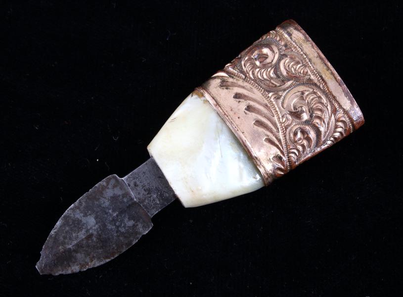 Jonathan Crookes Sheffield Wax Knife c. 1780-1827: The lot features an interesting rare 18th-19th Century wax seal knife from renowned knife maker, Jonathan Crookes of Sheffield, England. The knife shows a double edge short blade which would have been