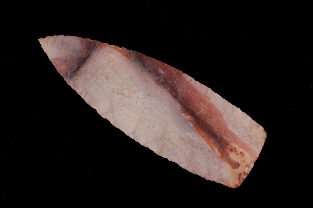 Red Ochre Spear Blade 3,000 - 1,500 B.P.: For your consideration is this Red Ochre spear blade, circa 3,000 - 1,500 B.P. This is a broad, medium-sized, ovoid shaped blade with an elliptical cross section. The blade is excurvate and the blade 