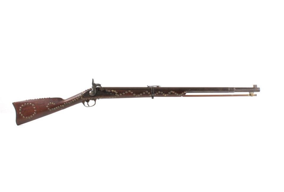 US Springfield Model 1861-70 Indian Scout Rifle: The lot features a percussion musket rifle by Springfield, being a Model 1861 to 1870 that is marked U.S.I.S., issued by the United States Indian Service to the American Indian Scouts. The rifle shows