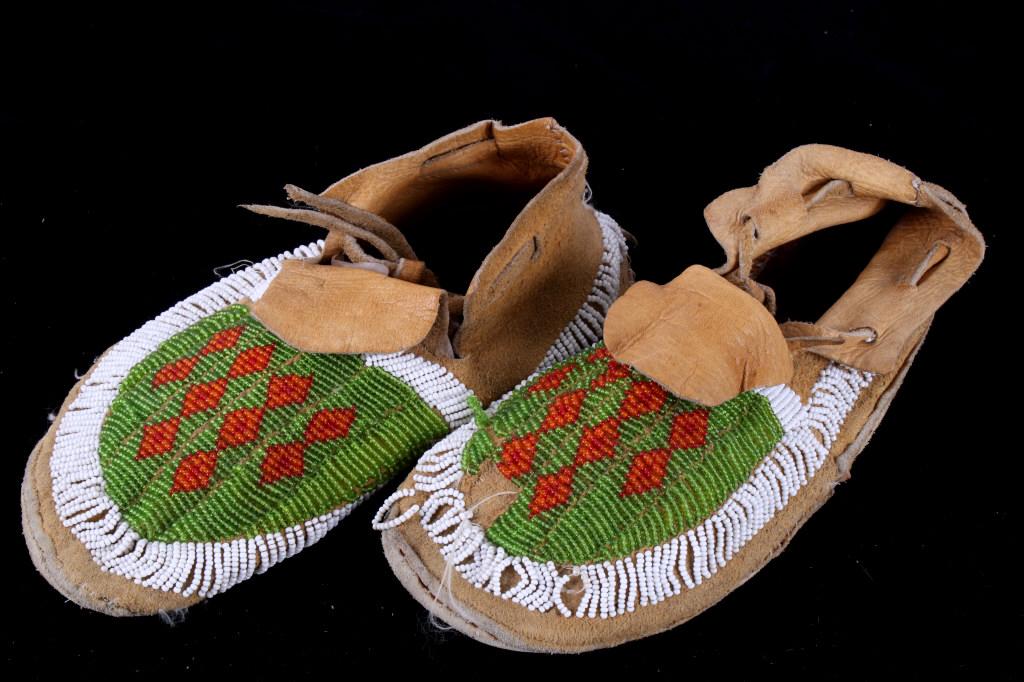 Montana Reservation Crow Beaded Moccasins: For your consideration is this Montana Reservation, Crow Apsaalooke beaded moccasins. The moccasins show great construction with Indian tanned hide and hardened saddle harness leather on the soles. Th