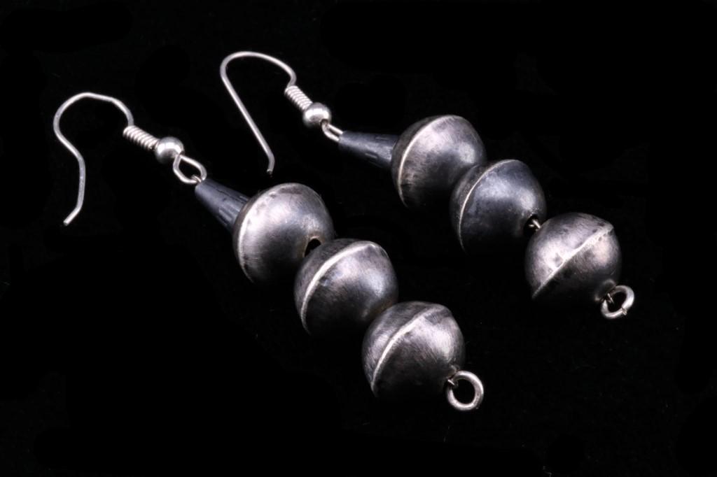 Navajo Gerald Mitchell Sterling Pearl Earring Set: The lot features a set of sterling silver pearl concho dangle earrings by master Navajo Native American Indian silversmith Gerald Mitchell. The set of earrings matches the previously sold squash bloss