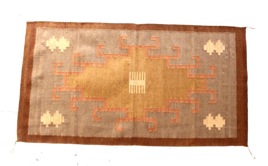 Two Grey Hills 1920's Tierra Rug by Julia Ruiz: This is an excellent handwoven, flat weave rug by master weaver, Julia Ruiz. This rug was made using 100% Scottish Lincoln Wool yarns in a beautiful Two Grey Hills, 1920's Tierra pattern. The rug was 