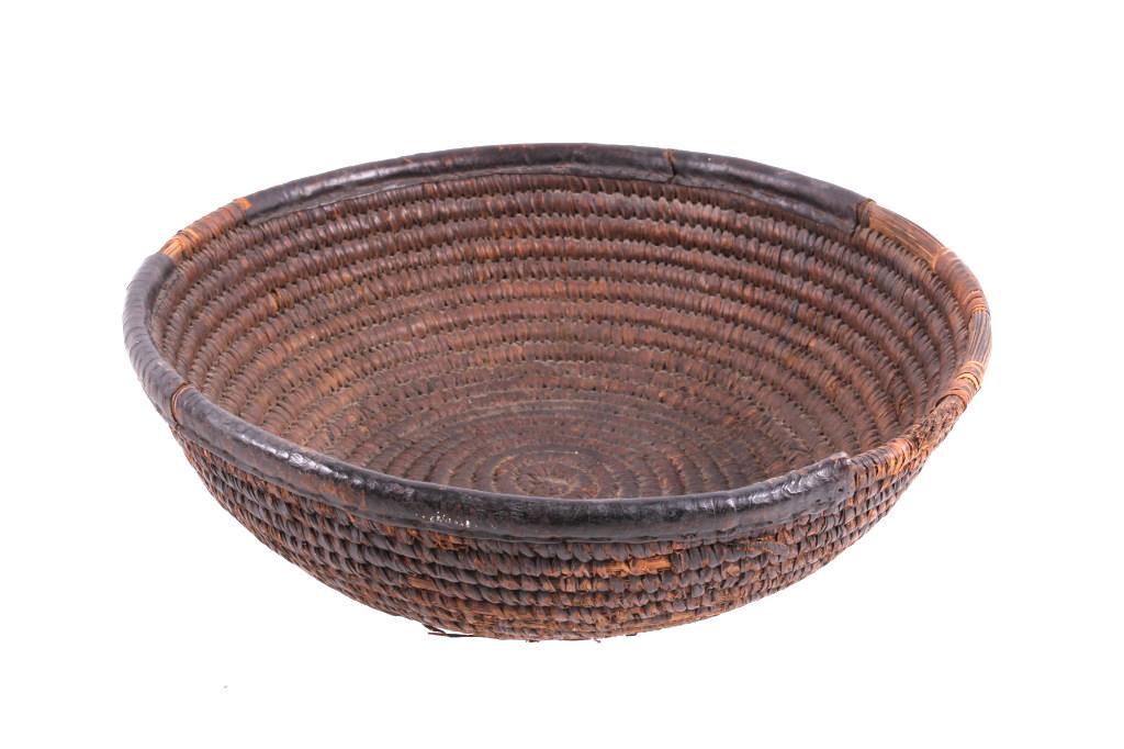 Seminole Indian Pine Needle Hand Woven Basket: For your consideration is this Seminole Indian pine needle hand woven basket, circa early 1900's. The basket shows 21 tightly hand woven coils to the construction of the basket and shows a pine needle