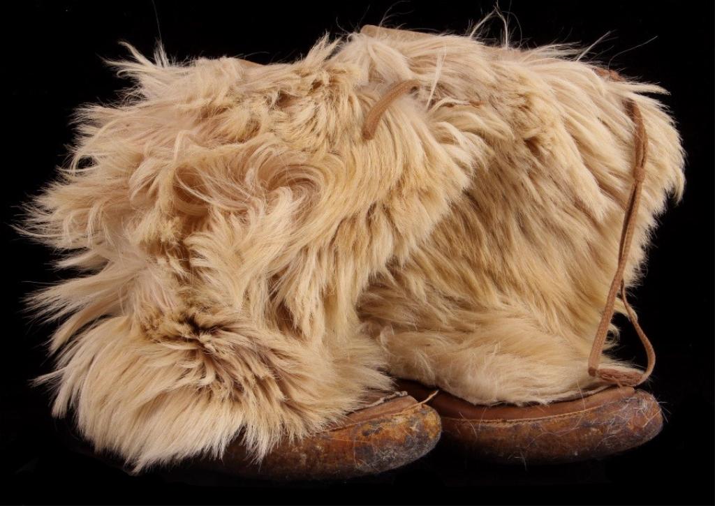 Canadian Heritage Blond'o Mukluks Men's Size 10: Included in this lot is a vintage pair of Blond'o mukluks. Blond'o is a Canadian heritage brand that was started in the 1880's. These boots are believed to be made from Angora goat hair, also known as