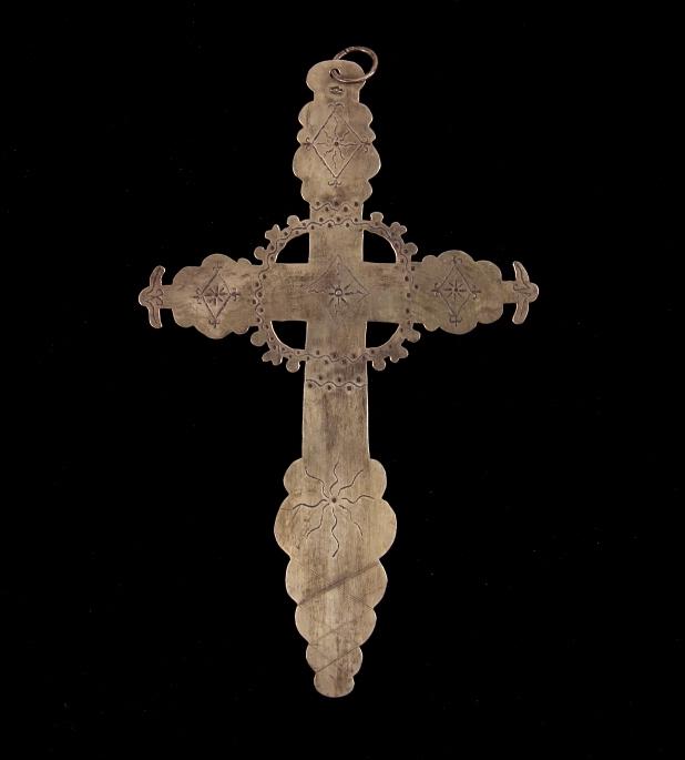 19th C. Hammered Copper French Cross: For your consideration is this 19th century hammered copper French cross. This is a finely crafted, late 19th century French cross with lovely tooling showing a sunburst design inside of diamonds. The