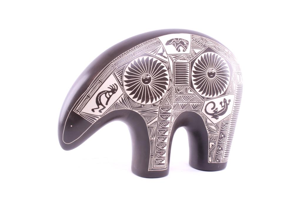 Acoma Pueblo Sgraffito Ceramic Bear c. Mid 1900's (1 of 10)