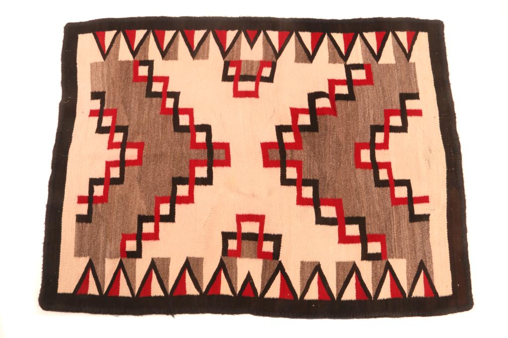 Navajo Klagetoh Wool Trading Post Rug c. 1930's: Featured in this lot is this fine, authentic, original Navajo Native American Indian wool rug in a rare Klagetoh pattern, dating to circa 1930’s. The Klagetoh pattern, like the Ganado pattern, was f