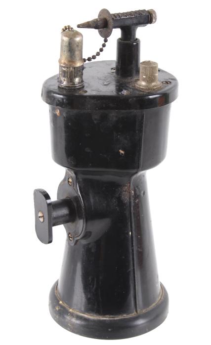 Vintage 1930 Hanau Dental Alcohol Blow Torch: Offered in this lot is a vintage 1930 Hanau Engineering Co. Bakelite Dental Alcohol Blow Torch Tool, made in Buffalo, NY, USA. This 1930s vintage dental blow torch was patented by Rudolph Hanau and ma
