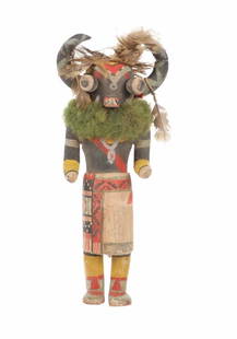 Hopi Cottonwood Ho-o-te Horned Kachina c1950-: This is an outstanding Ho-o-te Horned Kachina Doll from the Hopi Pueblo Native American Indians, dating to circa 1950‘s. This example is carved of solid cottonwood with natural paints showing cr