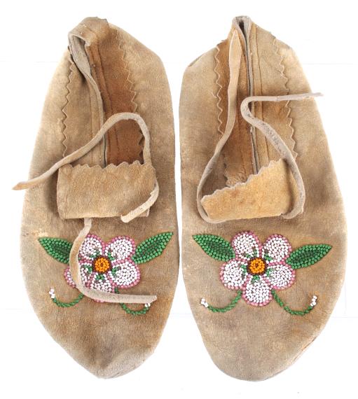 Montana Crow Floral Beaded Moccasins c.1900 (1 of 13)