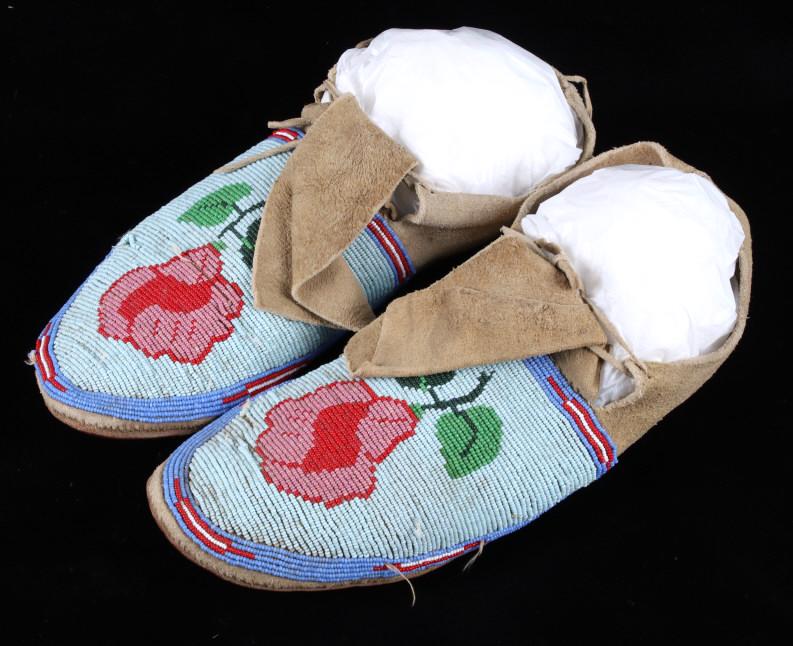 Montana Crow Beaded Hard Sole Moccasins c. 1900- (1 of 15)