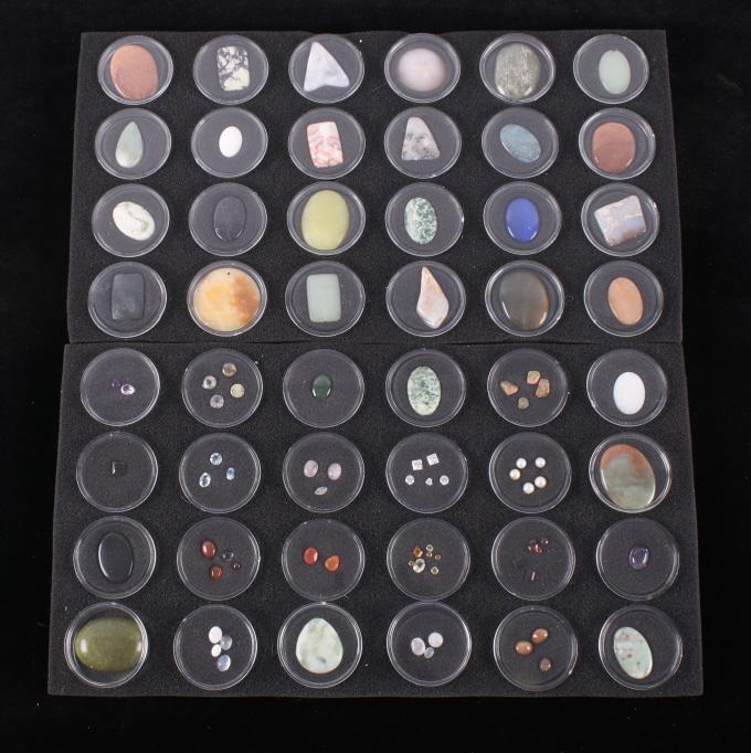 Collection of Assorted Gemstones & Cabochons: Included in this lot is a collection of 48 assorted gemstones and cabochons. Some of these gemstones include green calcite, peach moonstone, rose quartz, serpentine, aquamarine, zebra jasper, and blac
