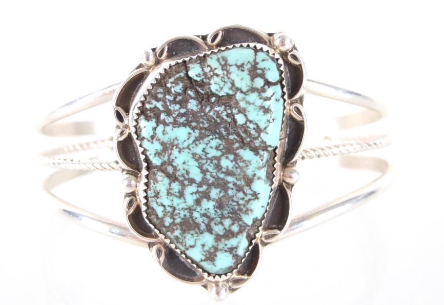 Navajo (Dinè) Thomas Tso Kingman Turquoise Cuff (1 of 12)