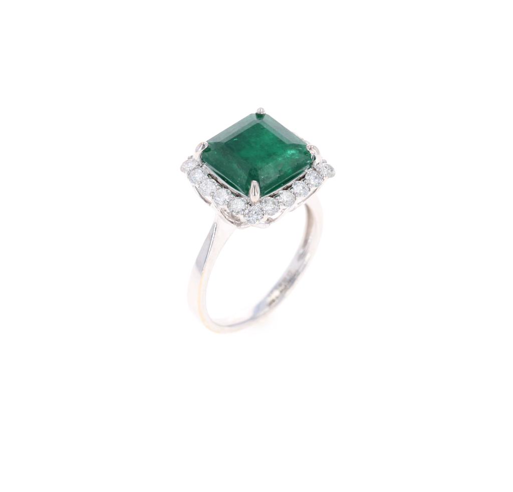 Emerald VS2 Diamond & 18k White Gold Ring (1 of 8)