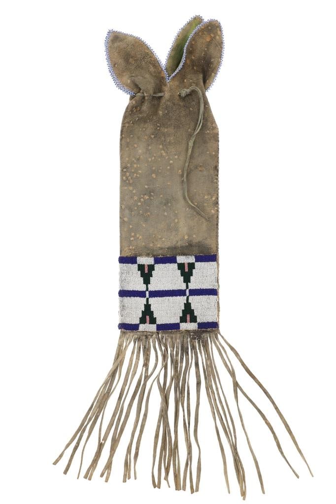 Northern Cheyenne Four-Tab Large Beaded Pipe Bag (1 of 13)