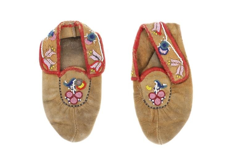 Northern Cree Beaded Hide Moccasins c. 1930s (1 of 15)