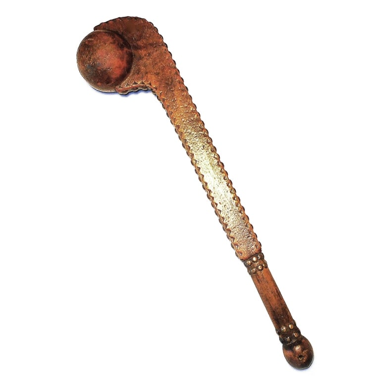 19th-Century Great Lakes Ball Had War Club: This is a fabulous, early root burl ball head war club attributed to the Chippewa of the Great Lakes region and is truly a wonderful early example from the 19th-century. The club is comprised of a roo