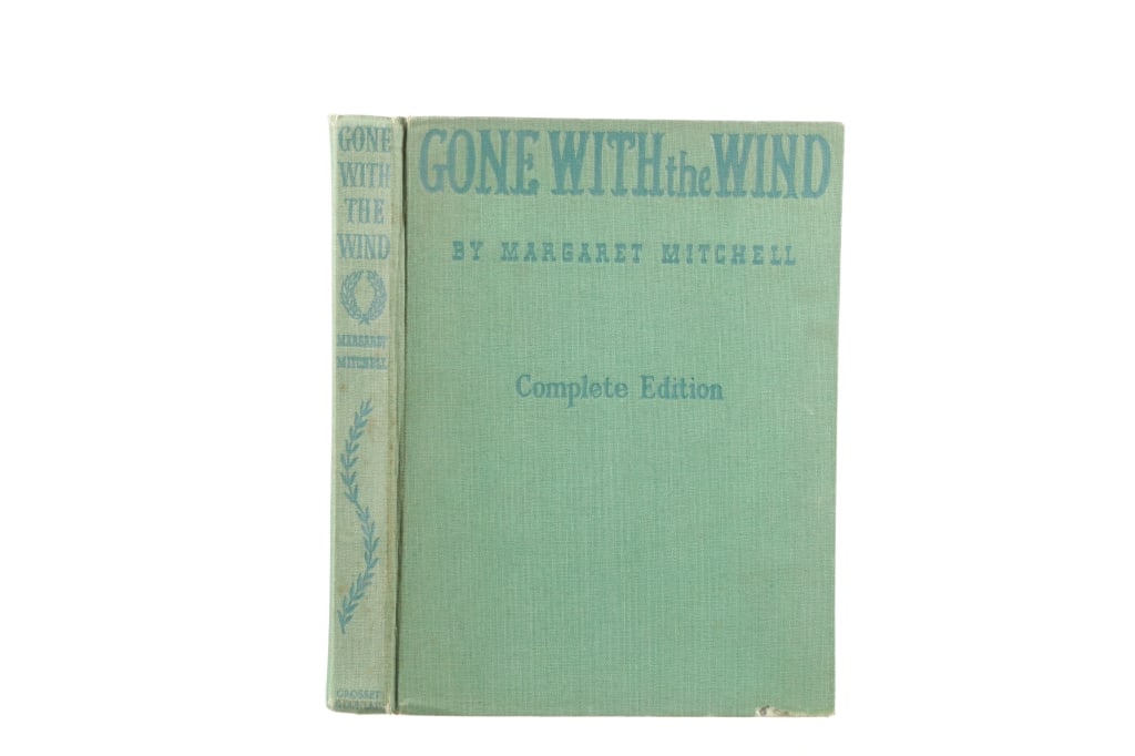 Gone With the Wind Illustrated Motion Picture Ed.: For your consideration is "Gone With the Wind", Illustrated Motion Picture Edition, by Margaret Mitchell, 1940, The Macmillan Company publishers. The Classic novel of the American Civil War and the su