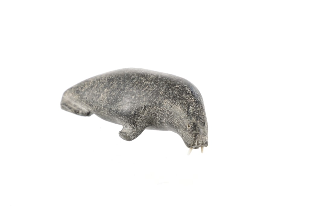 Early 1900 Inuit Steatite Walrus Carving w/ Tusks: For your consideration is this early 1900 Eskimo Inuit steatite walrus carving with bone tusks. This carving is in the shape of a walrus and shows various colors within the steatite carving such as be