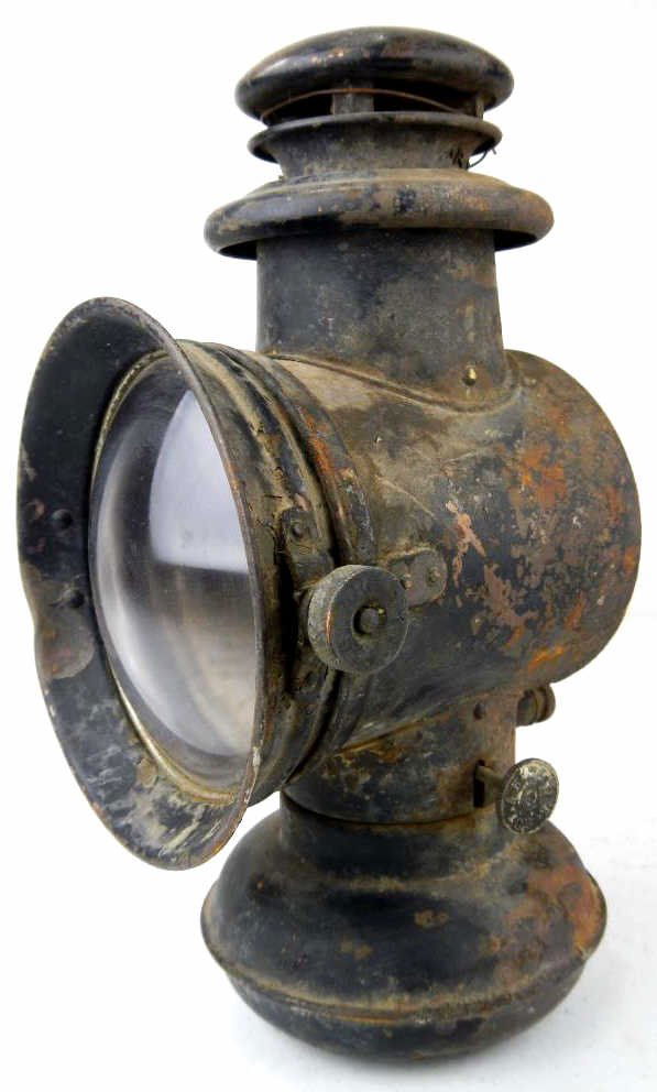 Antique Solar Buggy Lamp: This buggy lantern features the kerosene insides and a clear glass front lens. This is marked Solar and is a very old Lamp that would have been mounted on a Buggy. Measures 10" tall.