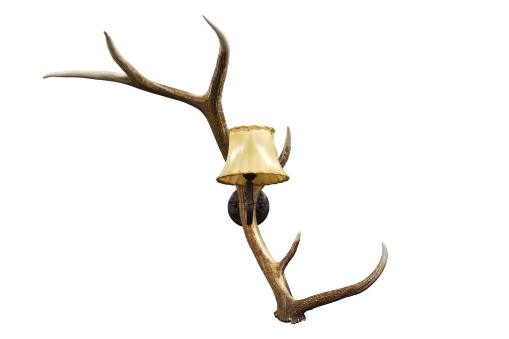 Peter M. Fillerup Elk Antler & Bronze Wall Light: Featured in this lot is this beautiful, elk antler & cast bronze wall mounted light done by renowned artist Peter M. Fillerup. Peter M. Fillerup (September 4, 1953 ? August 2016) was an American sculp