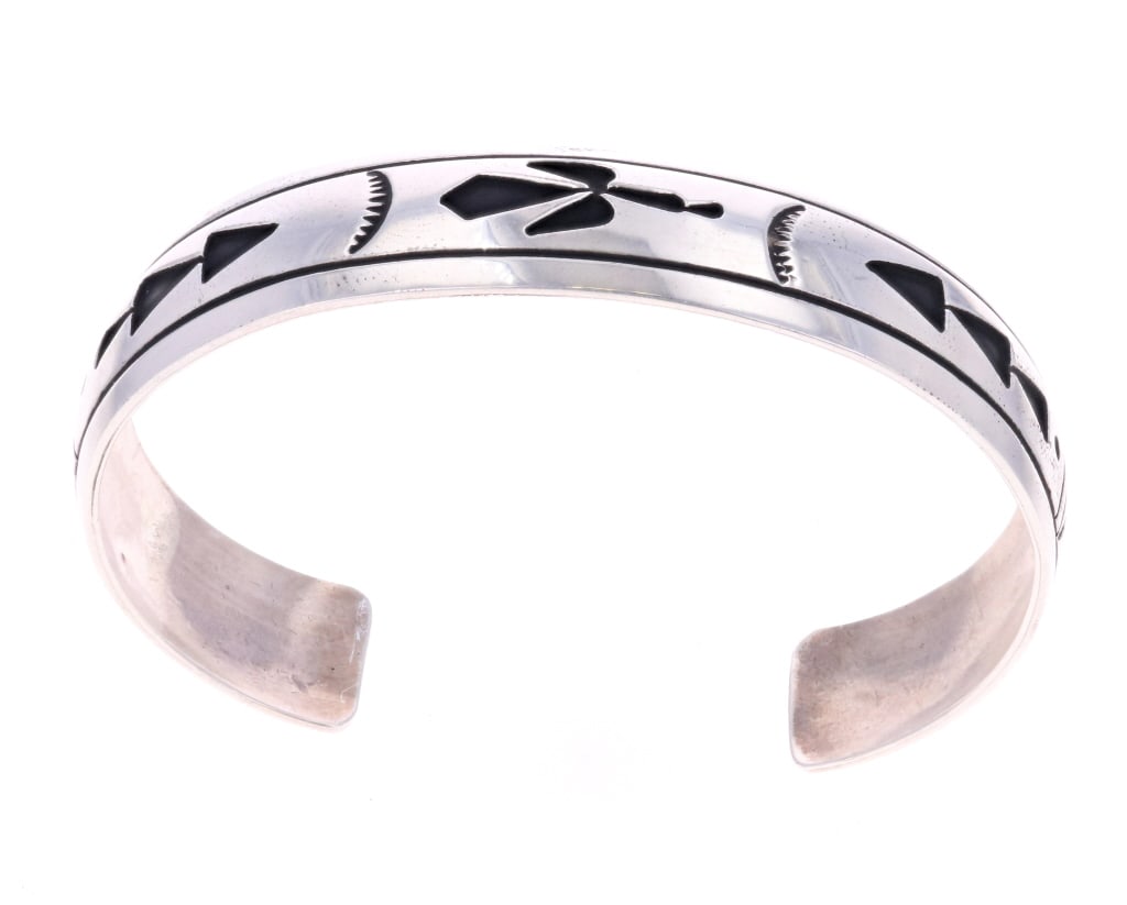 Navajo T&R Singer Stamped Sterling Bracelet: For your consideration is this Navajo, stamped sterling cuff bracelet from Navajo silversmiths T & R Singer. Singer is thought to be one of the most important and greatest contemporary silversmith Ind