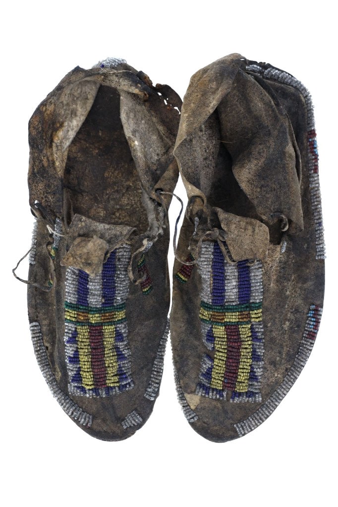 Ca. 1870 Northern Cheyenne Beaded Men's Moccasins (1 of 14)