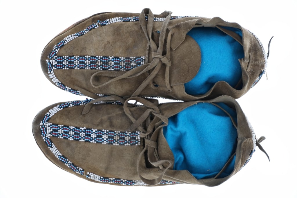 Ute Men's Beaded Hide Large Moccasins Mid-1900's (1 of 13)
