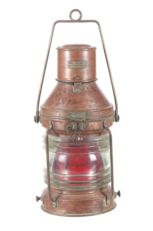 Harvie Commercial Quality Marine Masthead Red Lamp: Featured in this lot we have a marine masthead red lamp by Harvie Commercial Quality and originating from the early 20th century. The lamp is constructed out of thick copper and brass with a glass lig