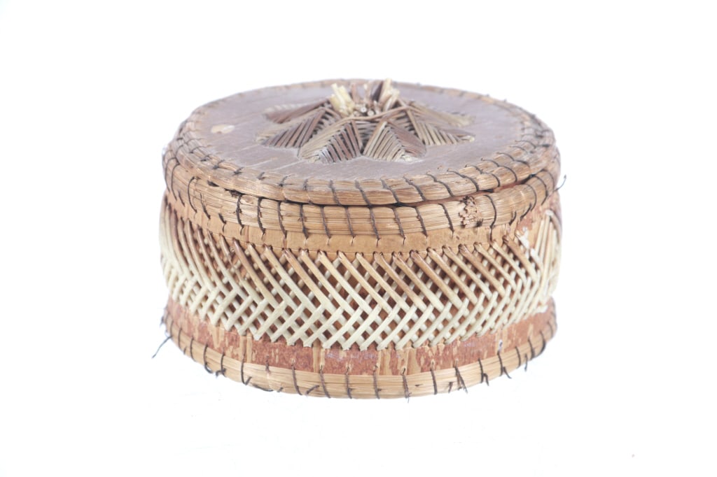 Chippewa Birch & Porcupine Quill Box 1910-30s: Featured in this lot is this Chippewa birch and porcupine quill woven box circa 1910-30s. The art of decorating items with porcupine quills is unique to North America. The Native peoples living in the