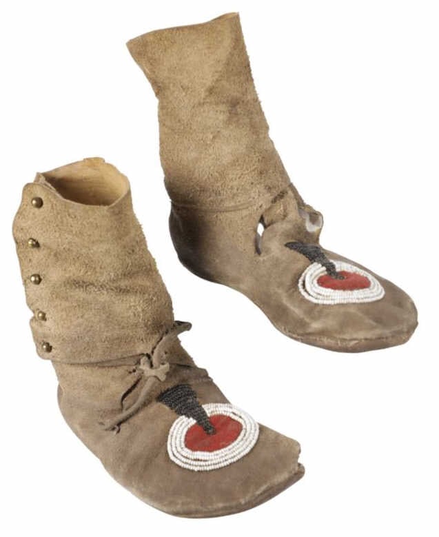 Blackfeet Chief Little Dog Beaded Moccasins (1 of 20)