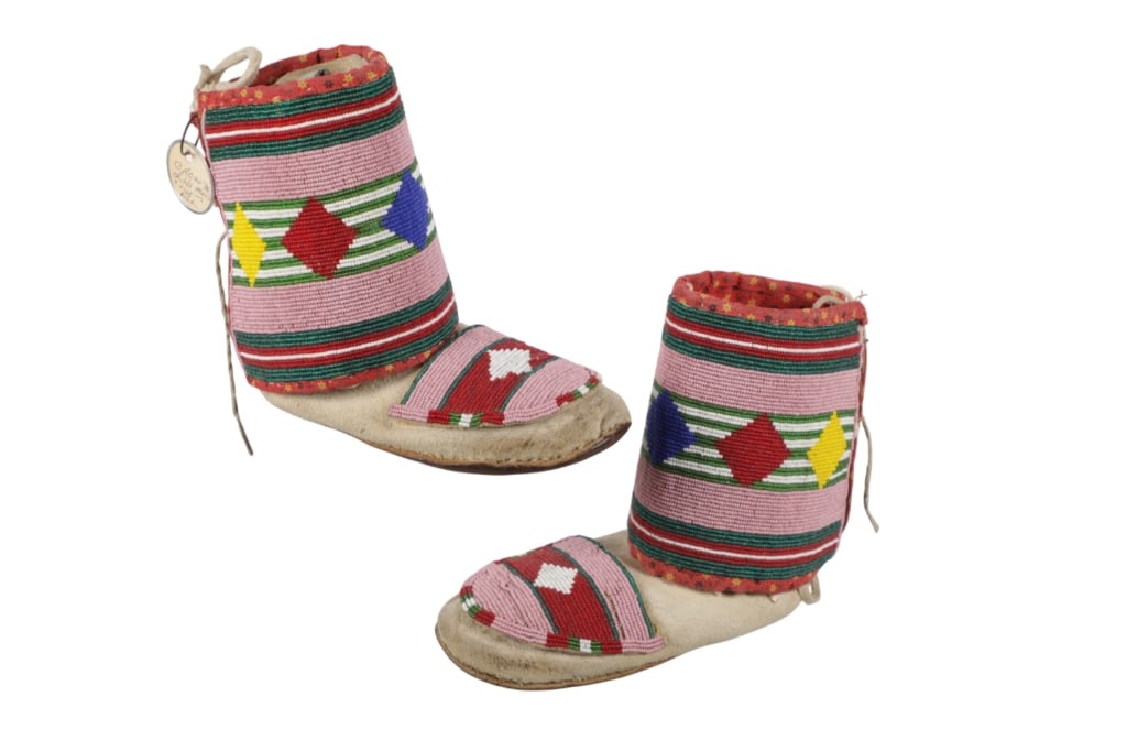 C.1930 Crow Hightop Fully Beaded Moccasins - 2