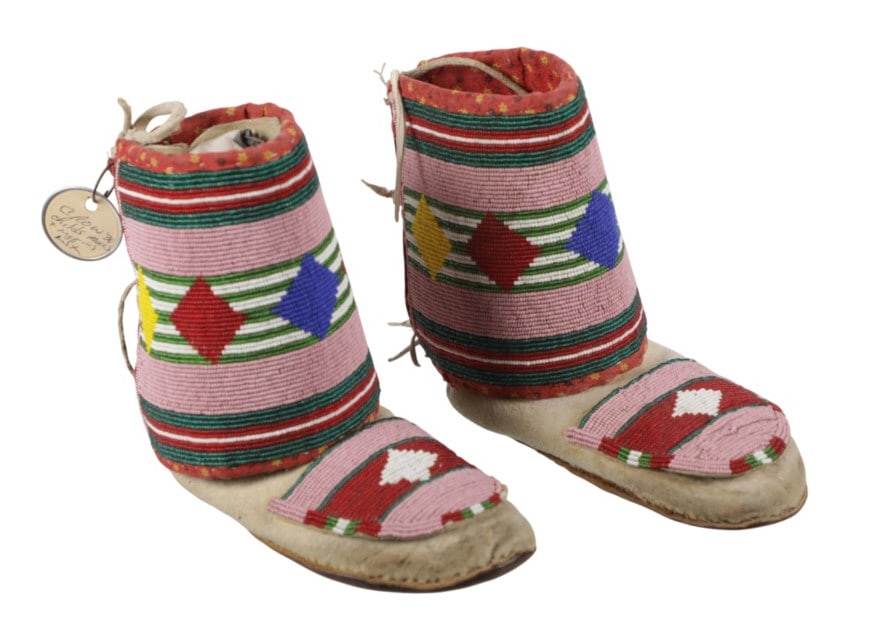 C.1930 Crow Hightop Fully Beaded Moccasins - 4