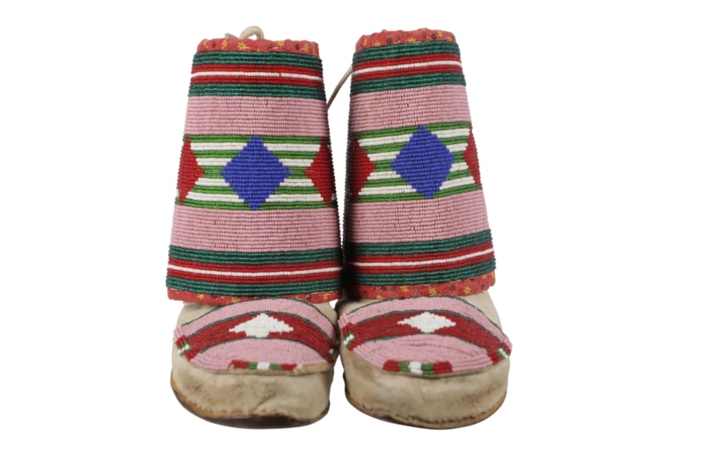 C.1930 Crow Hightop Fully Beaded Moccasins - 6