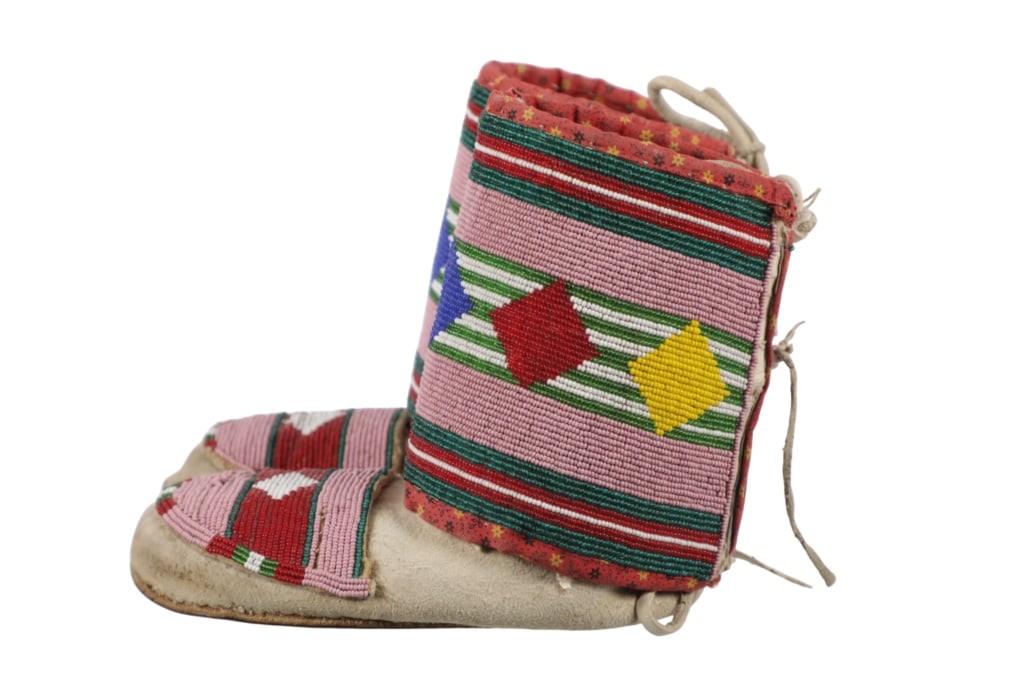 C.1930 Crow Hightop Fully Beaded Moccasins - 7