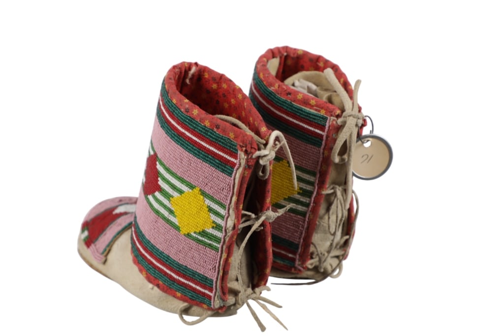 C.1930 Crow Hightop Fully Beaded Moccasins - 8