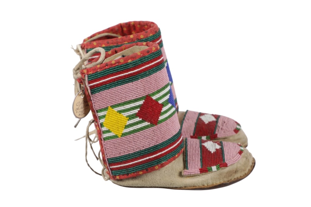 C.1930 Crow Hightop Fully Beaded Moccasins - 9