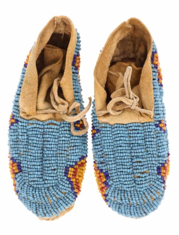 Early Sioux Ceremonial Beaded Child's Moccasins (1 of 5)