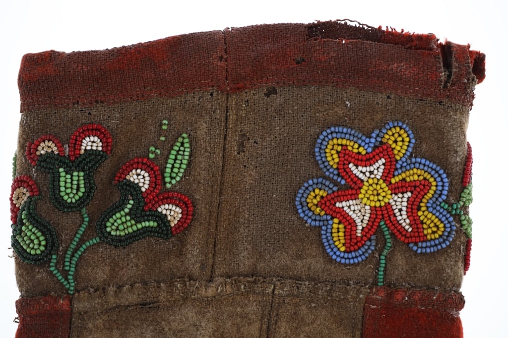 Western Chiricahua Apache Beaded Pipe Bag - 9