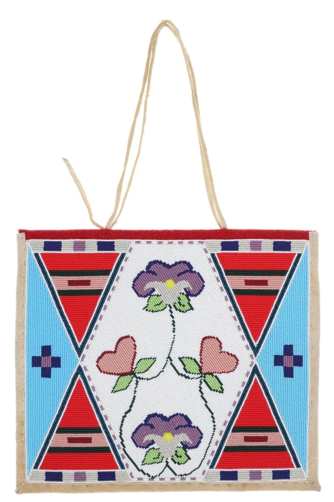 Crow Apsaalooke Montana Beaded Flat Bag ca. 2017 (1 of 13)