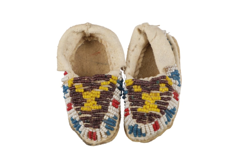 Little Crow Sioux Moccasins 1910 ex-C.M. Russell (1 of 18)