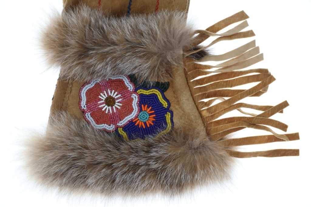 Ca. 1964 Cree Moose Hide Beaded Gauntlets - 3