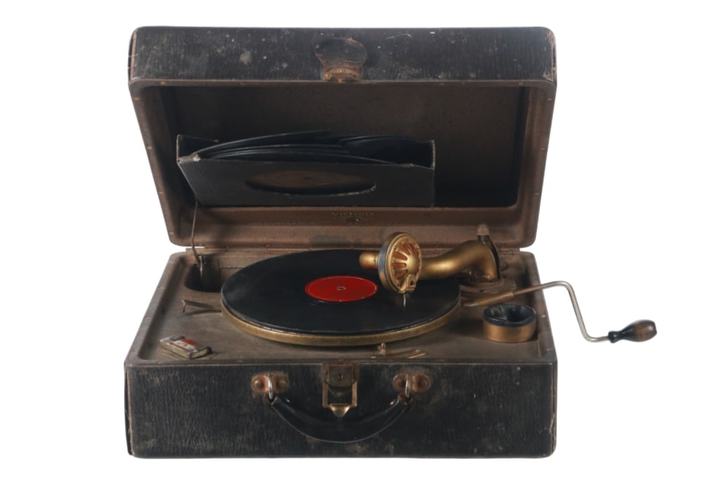 Victor Victrola Orthophonic Suitcase Player c1920s (1 of 9)