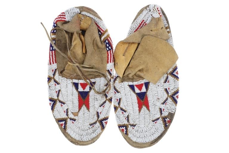 ca. 1950 Montana Blackfeet Beaded Men's Moccasins (1 of 6)