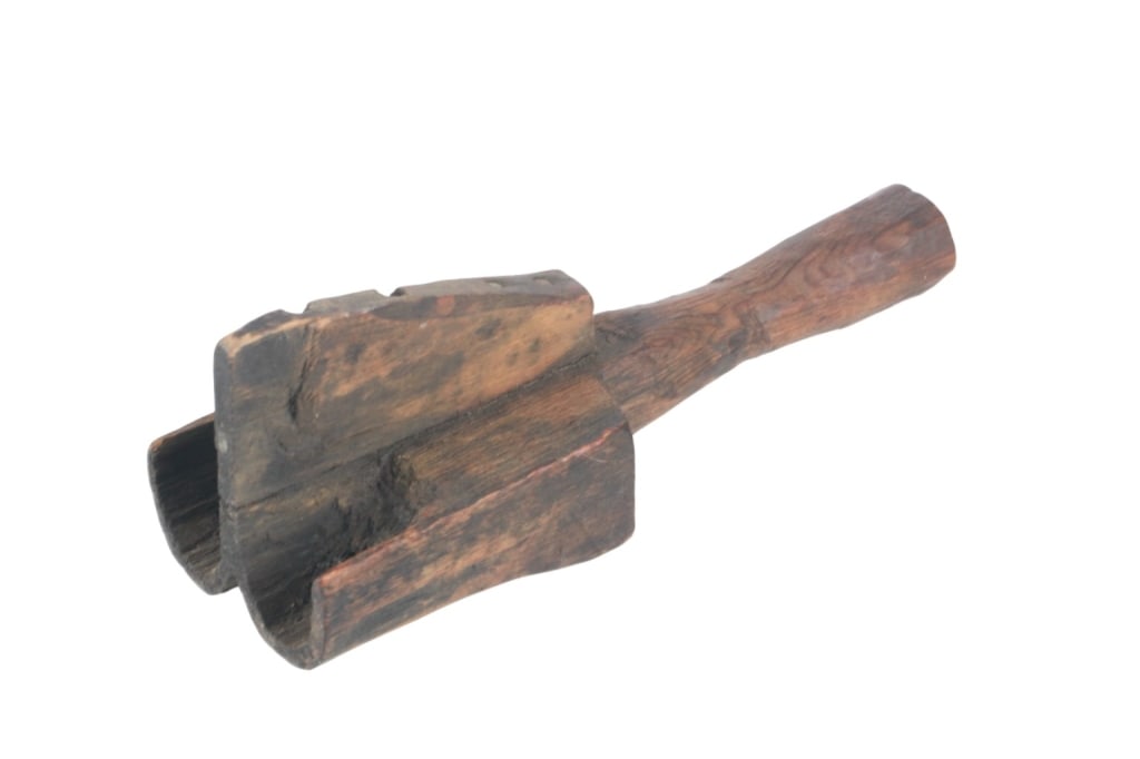 Antique Montana Primitive Hand Carved Sheep Brand: Included in this lot is an Antique Montana Primitive Hand-Carved Sheep Brand, circa early 1900s. The thick-handled paint branding tool displays branding paint residue. Montana's sheep industry grew